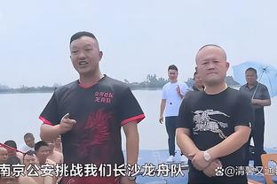 南野拓实被丹特铲中小腿，法媒赛后晒照：小腿几个血淋淋的孔